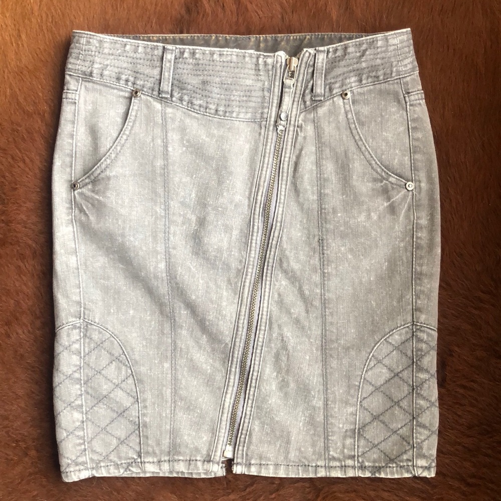 Guess gray jean zip up skirt size 27